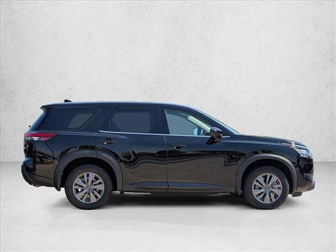 Used 2024 Nissan Pathfinder S FWD image 4