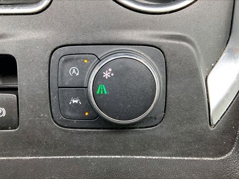 Used 2023 Chevrolet Traverse LS FWD image 29