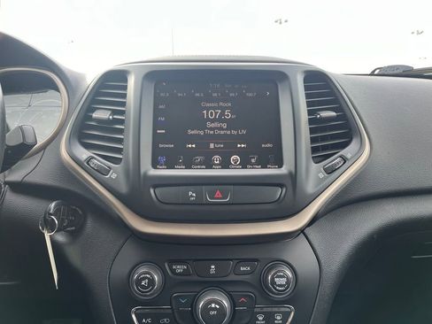 Used 2016 Jeep Cherokee Latitude w/ Safety/Convenience Group image 28