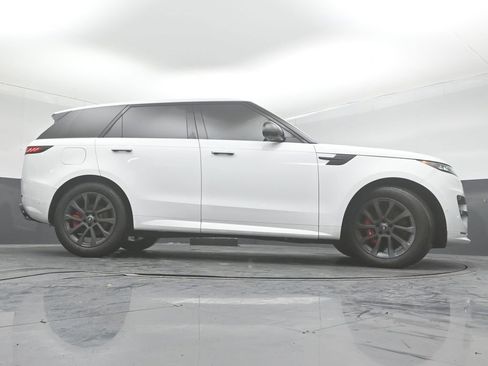 Used 2024 Land Rover Range Rover Sport Dynamic SE image 37