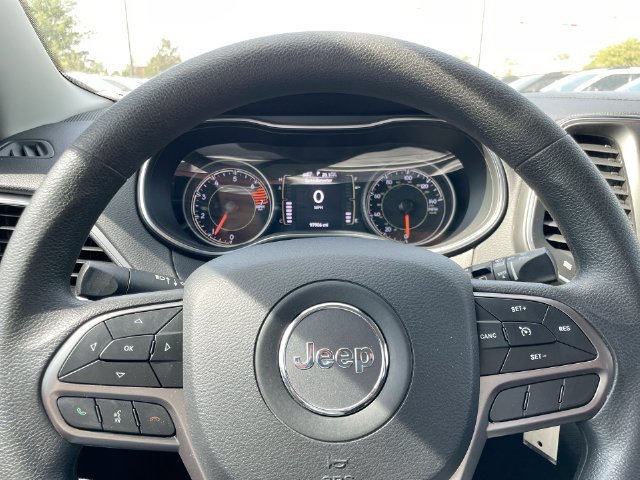 Used 2019 Jeep Cherokee Latitude w/ Popular Appearance Group AWD/4WD image 22