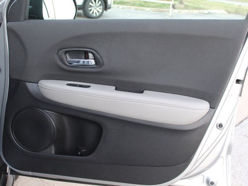 Used 2022 Honda HR-V LX image 16