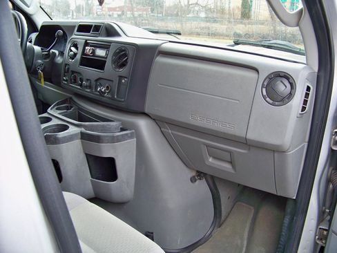 Used 2010 Ford E-350 and Econoline 350 XL image 22