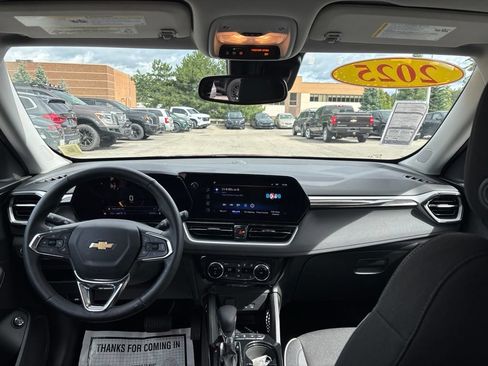 Used 2025 Chevrolet TrailBlazer LT w/ Convenience Package AWD/4WD image 15