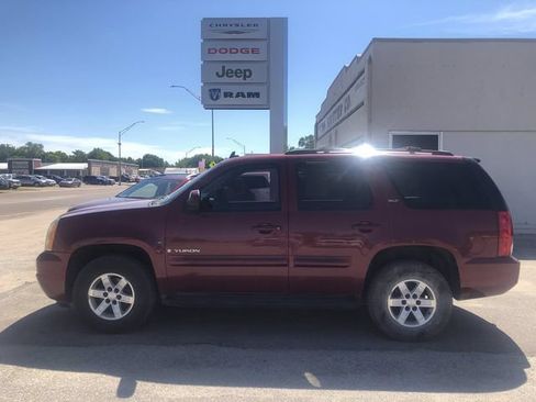 Used 2007 GMC Yukon SLT w/ SLT Preferred Equipment Group AWD/4WD image 1