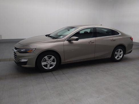 Used 2025 Chevrolet Malibu LT FWD image 2