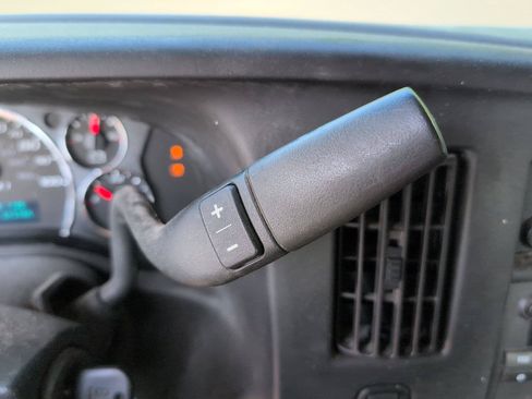Used 2017 Chevrolet Express 2500 RWD image 19