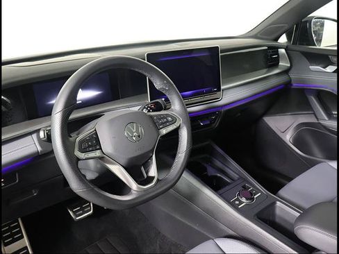 Used 2026 Volkswagen Tiguan SE R-Line FWD image 6