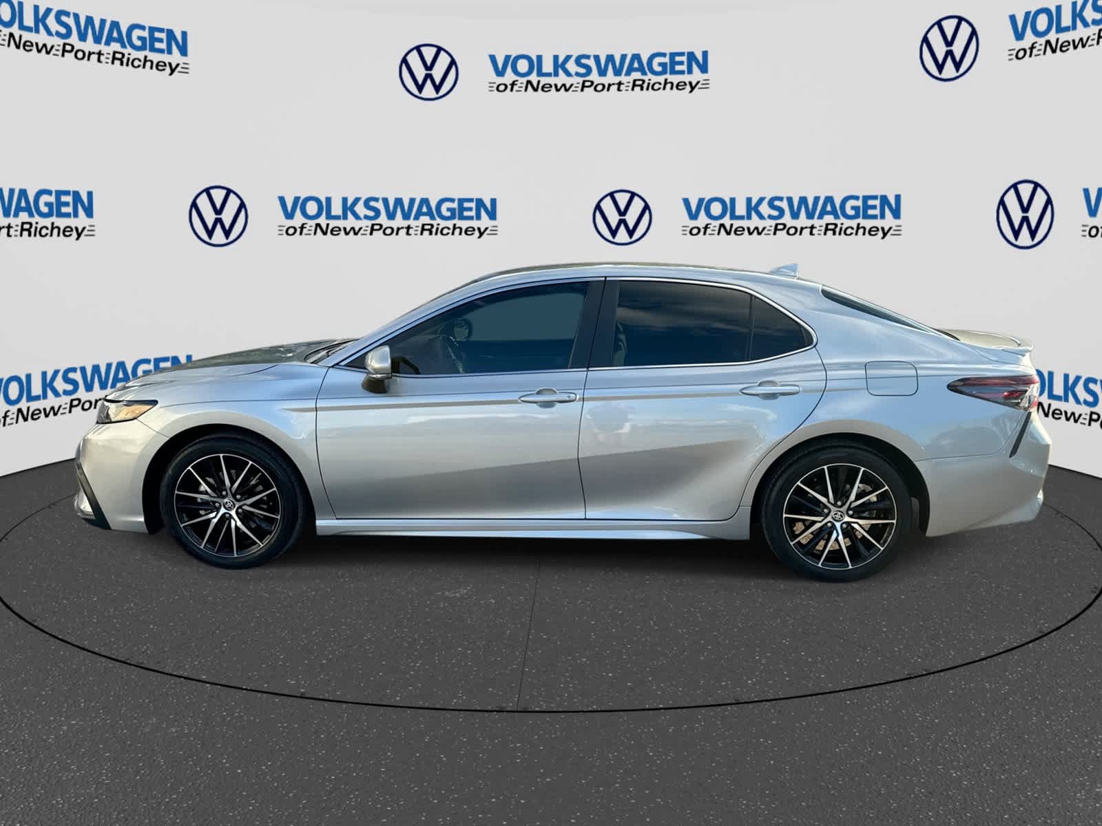 Used 2023 Toyota Camry SE FWD image 11