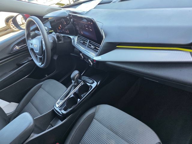 Used 2025 Chevrolet Trax LT FWD image 19