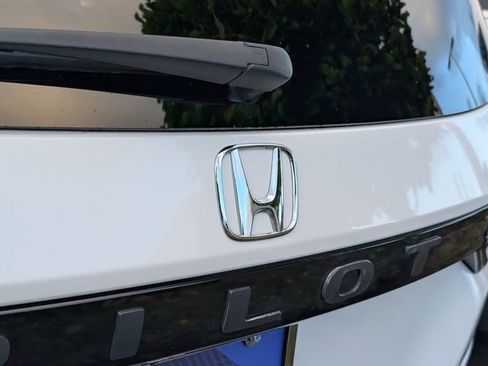 Used 2025 Honda Pilot TrailSport image 12