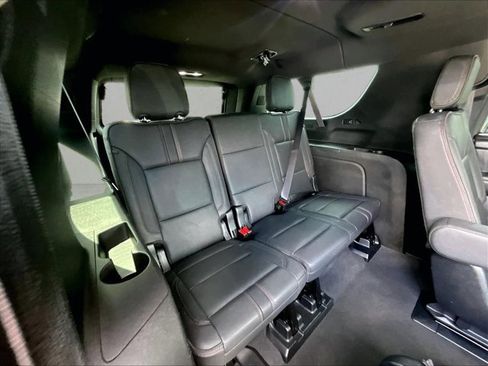 Used 2023 Chevrolet Suburban RST w/ Luxury Package RWD image 30