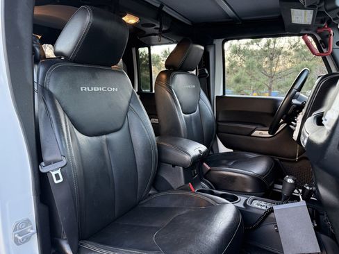 Used 2015 Jeep Wrangler Unlimited Rubicon image 34