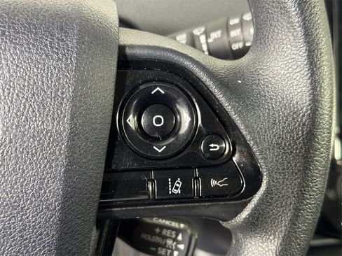 Used 2022 Toyota Prius LE image 25