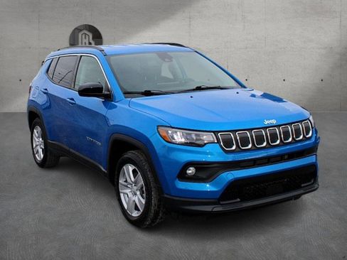 Used 2022 Jeep Compass Latitude image 3