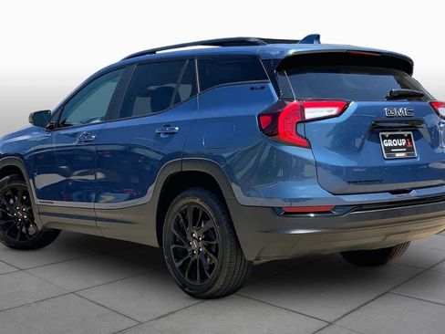 Used 2024 GMC Terrain SLE w/ Driver Convenience Package FWD image 12