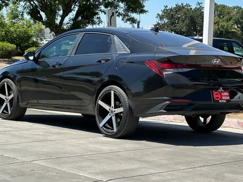 Used 2022 Hyundai Elantra SEL w/ Convenience Package FWD image 7