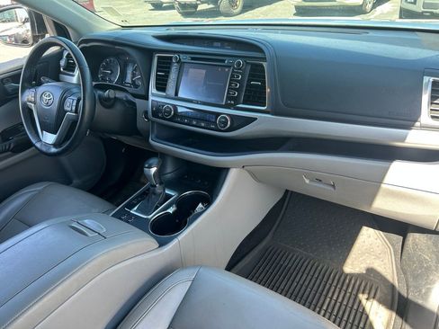 Used 2014 Toyota Highlander XLE AWD/4WD image 37