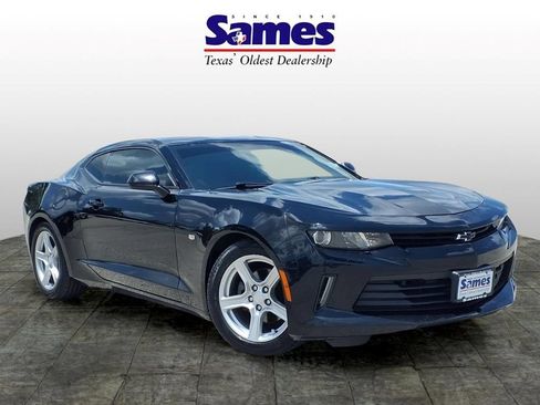 Used 2018 Chevrolet Camaro LT RWD image 1