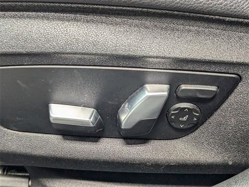 Used 2018 BMW 530i xDrive w/ Premium Package image 11