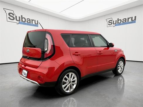 Used 2017 Kia Soul + image 7
