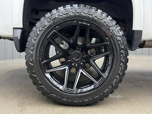 Used 2024 GMC Sierra 1500 AT4 w/ Technology Package AWD/4WD image 11