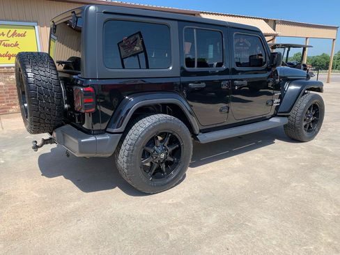 Used 2019 Jeep Wrangler Unlimited Sahara AWD/4WD image 2