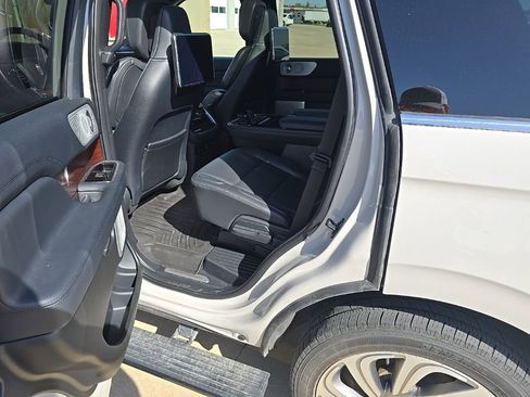 Used 2023 Lincoln Navigator Reserve AWD/4WD image 12