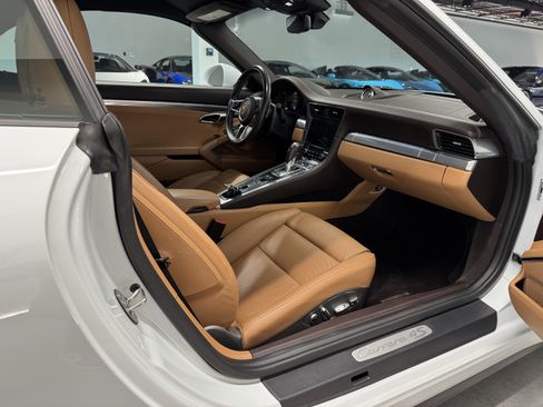 Used 2018 Porsche 911 Cabriolet image 12