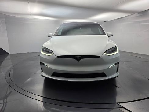 Used 2023 Tesla Model X image 2