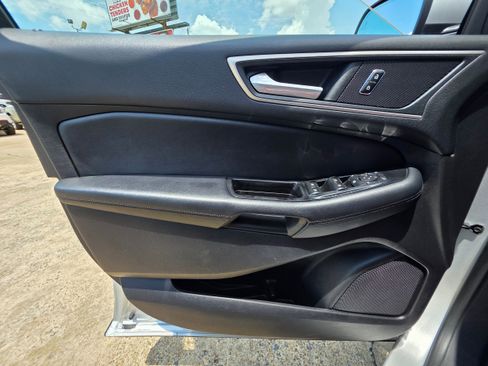 Used 2017 Ford Edge SEL w/ Equipment Group 201A AWD/4WD image 16