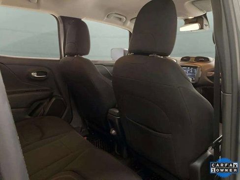 Used 2022 Jeep Renegade Latitude AWD/4WD image 22