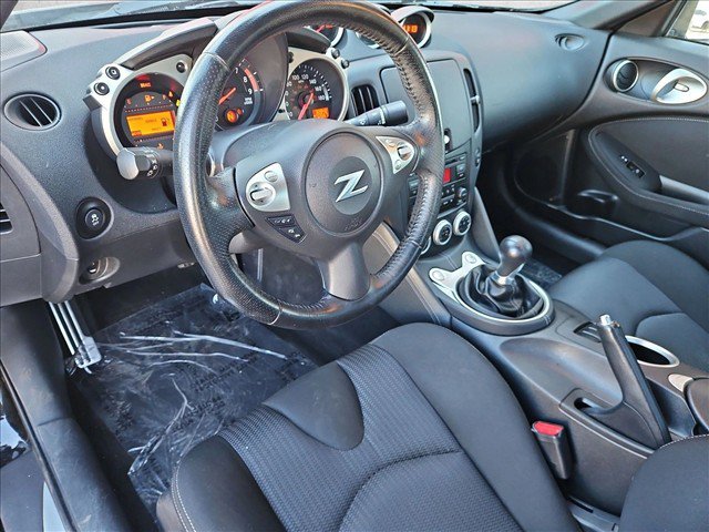 Used 2015 Nissan 370Z Coupe RWD image 12