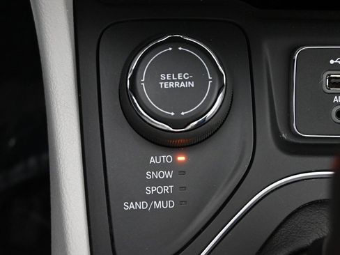 Used 2022 Jeep Cherokee Latitude Lux image 32