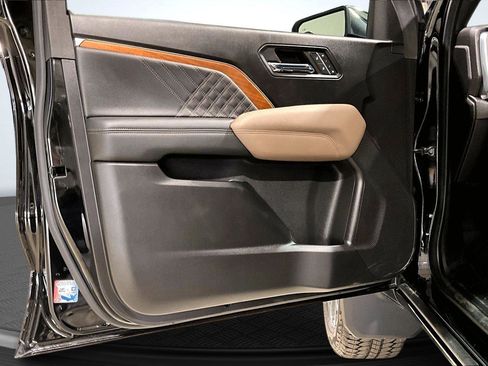 Used 2023 GMC Canyon Denali image 24