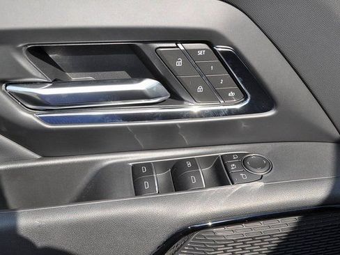 New 2025 Chevrolet Silverado EV LT image 10