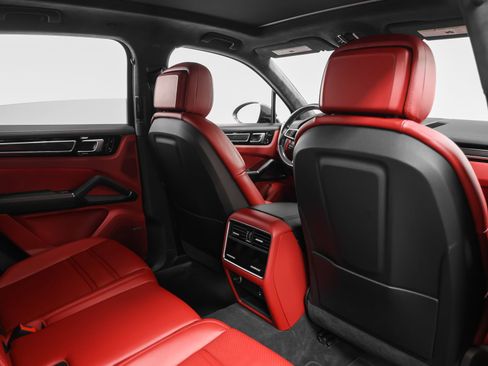 Certified 2021 Porsche Cayenne GTS AWD/4WD image 29