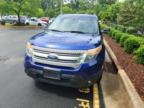 Used 2014 Ford Explorer XLT w/ Equipment Group 202A FWD image 1