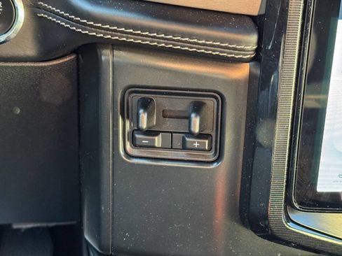 Used 2022 Ford F150 Lightning Platinum image 42