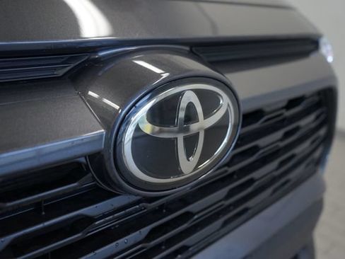 Used 2020 Toyota RAV4 XLE w/ Convenience Package AWD/4WD image 18