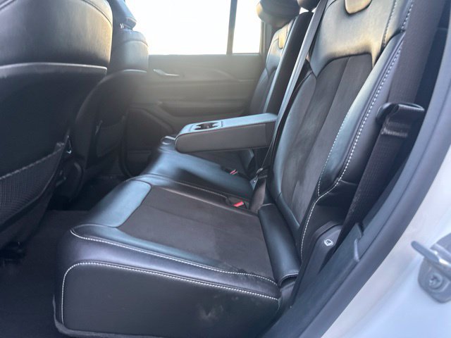 Used 2023 Jeep Grand Cherokee Altitude AWD/4WD image 10