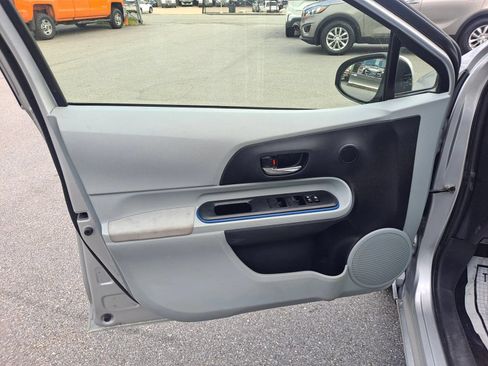 Used 2013 Toyota Prius C Two FWD image 10