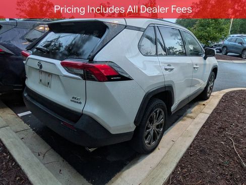 Used 2023 Toyota RAV4 XLE Premium AWD/4WD image 7