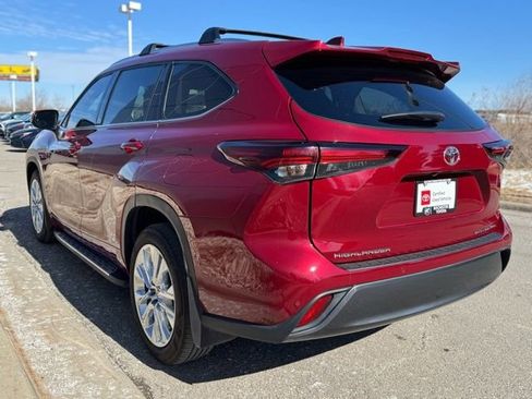 Certified 2025 Toyota Highlander Limited image 46
