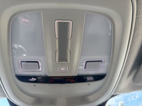 Used 2025 Volvo XC40 B5 Plus AWD/4WD image 23