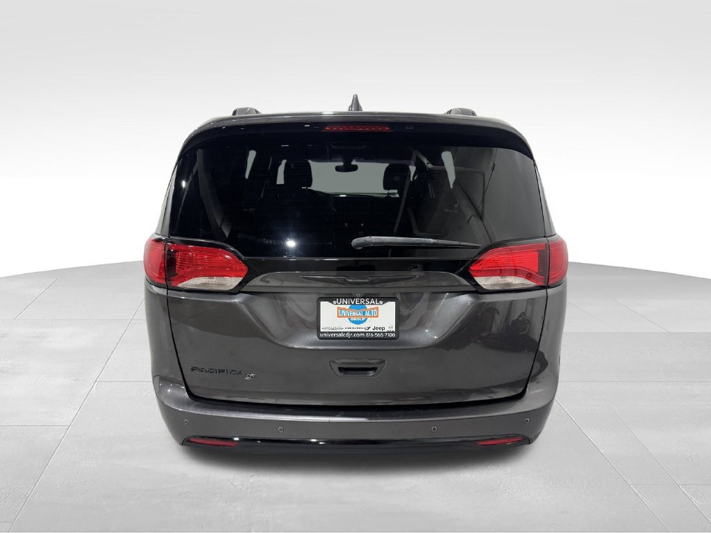 Used 2020 Chrysler Pacifica Touring w/ S Appearance Package FWD image 25