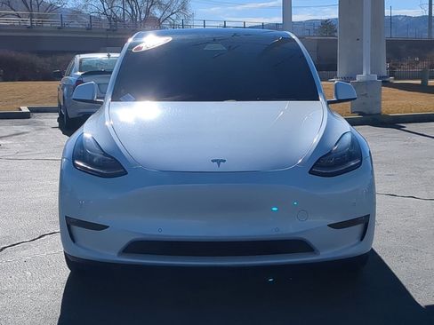 Used 2021 Tesla Model Y Long Range image 8