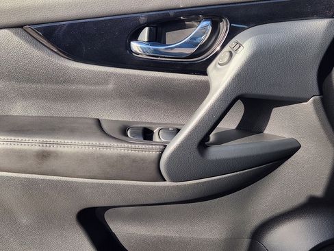 Used 2022 Nissan Rogue Sport SV image 23