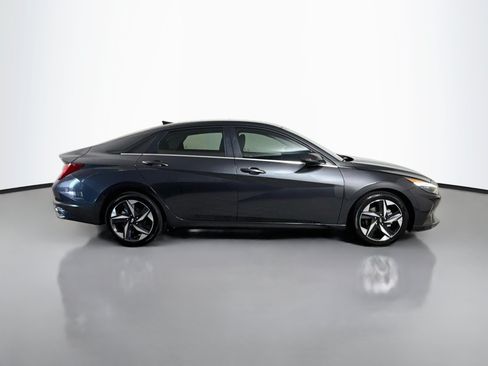 Used 2021 Hyundai Elantra Limited w/ Cargo Package FWD image 11