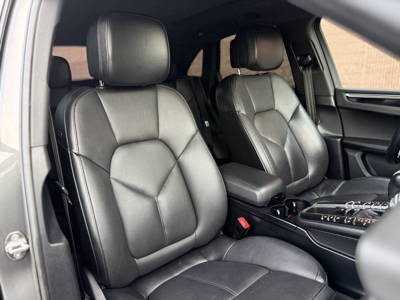 Used 2018 Porsche Macan AWD/4WD image 16